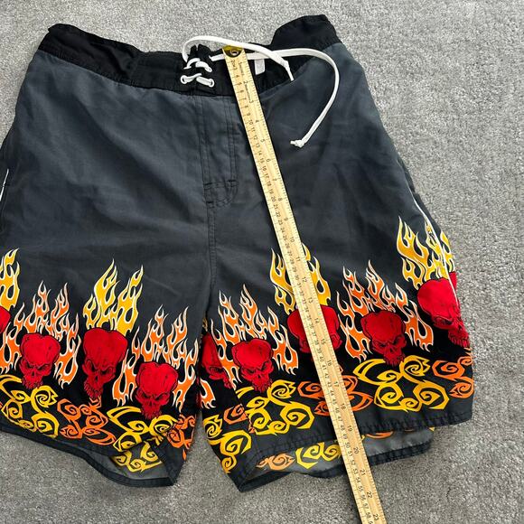Y2K Skull and Flame Baggy Black Shorts Size Large Board Shorts Skater jnco style - Picture 7 of 8